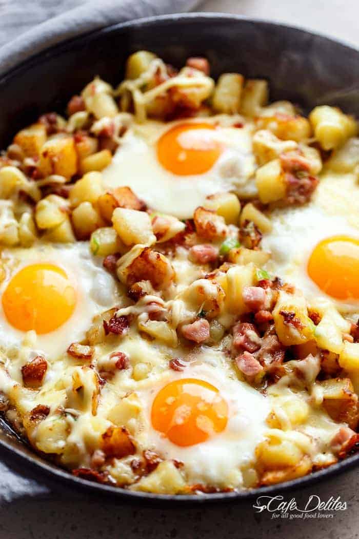 Minute Cheesy Bacon Egg Hash: Your New One-Pan Favorite